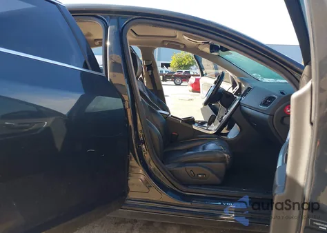 2012 Volvo S60 T5 z USA, uszkodzony, nr VIN YV1622FS7C2088718